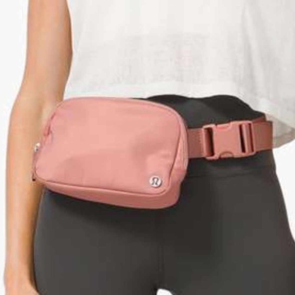 Lululemon Everywhere Belt Bag NWT - Picture 1 of 11